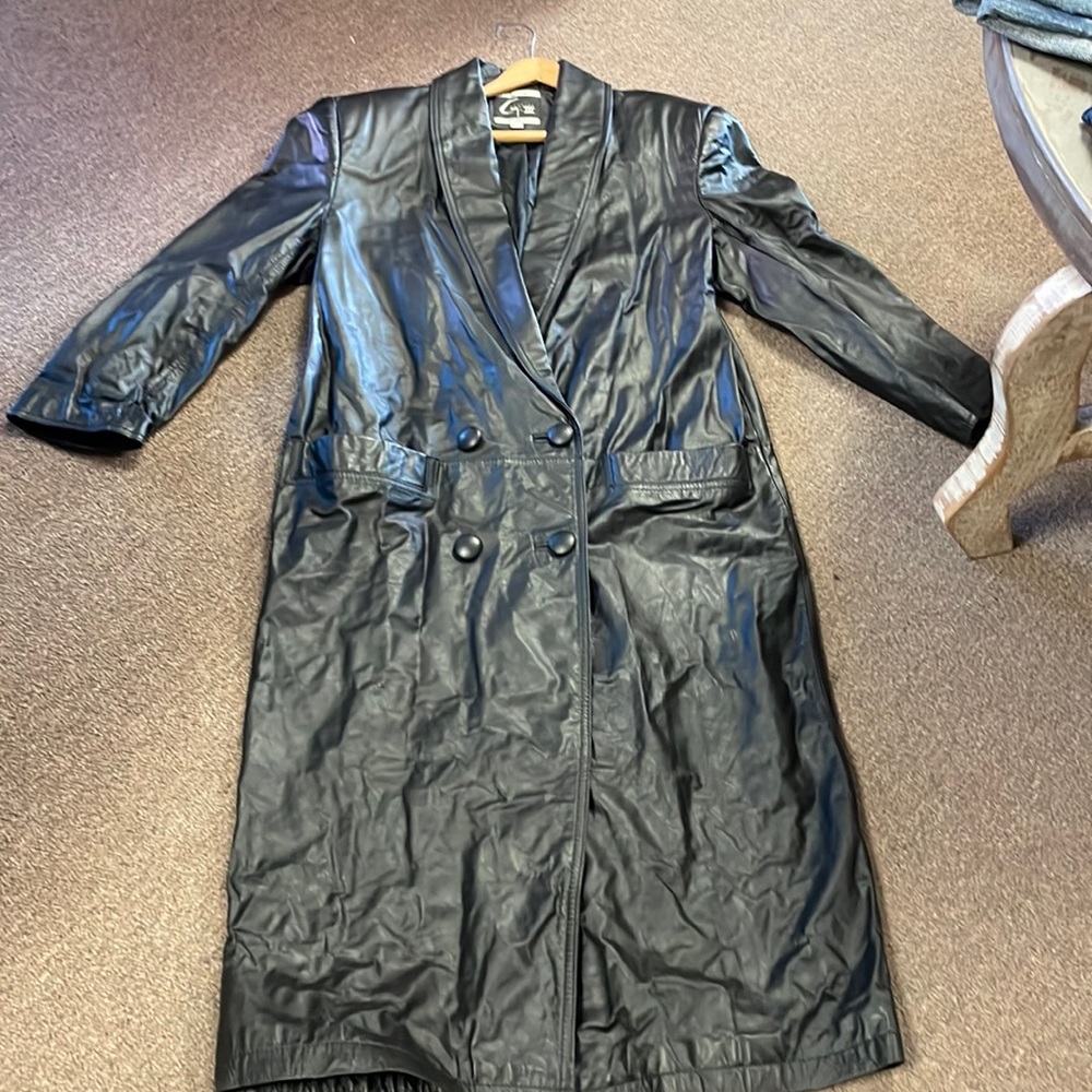 Vintage G-111 Global Identity full length size small vented in back trench coat